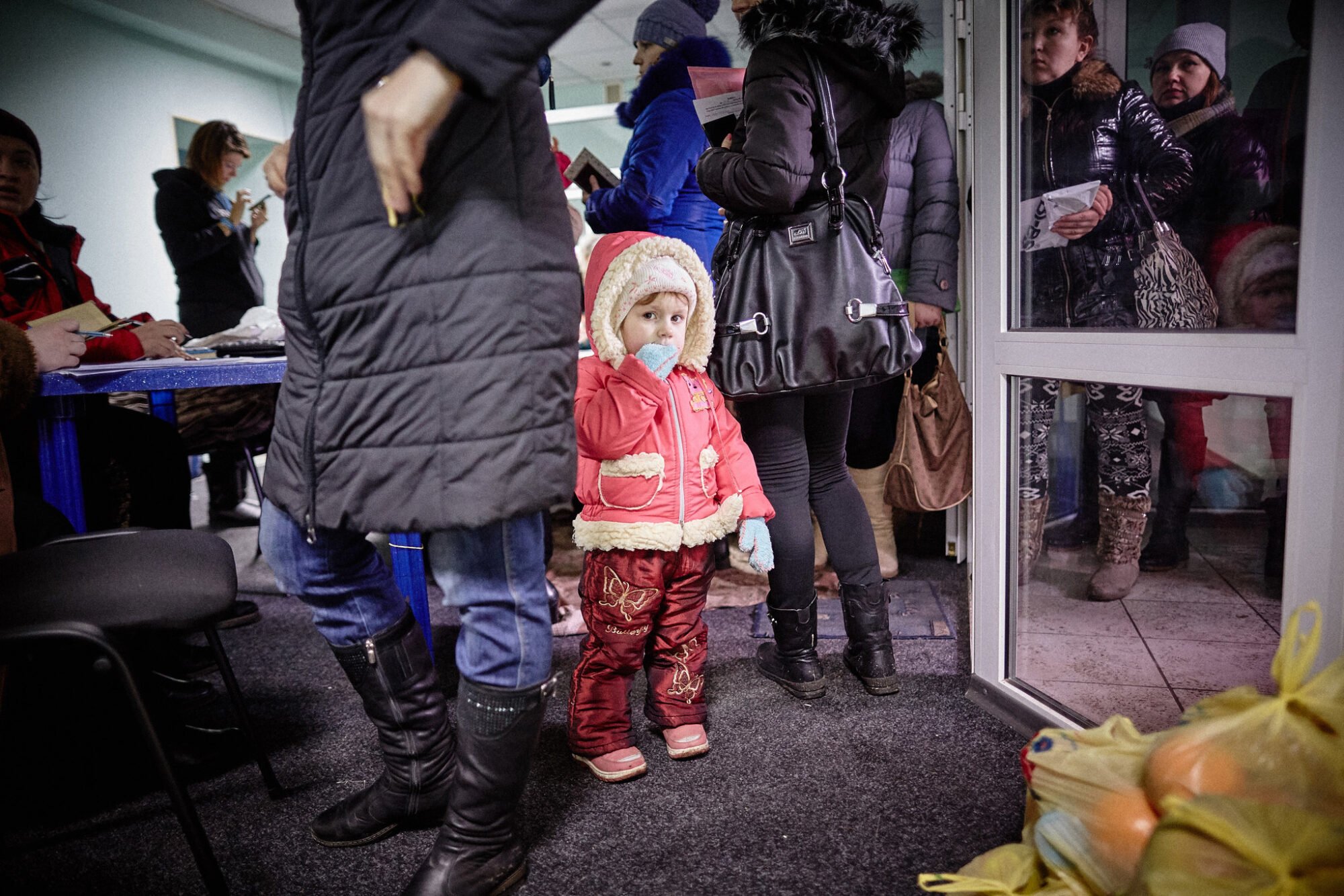 Ukrainisches Kinder auf der Flucht