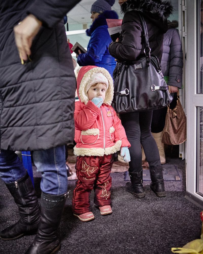 Ukrainisches Kinder auf der Flucht