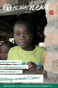 Titelbild ADRA News 2026-03 Zwei Kinder Schauen aus einem Fenster